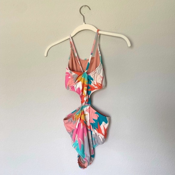 O’Neill Atlas Knot Multicolor Patterned Girls Cut Out One Piece Swimsuit - Picture 6 of 6